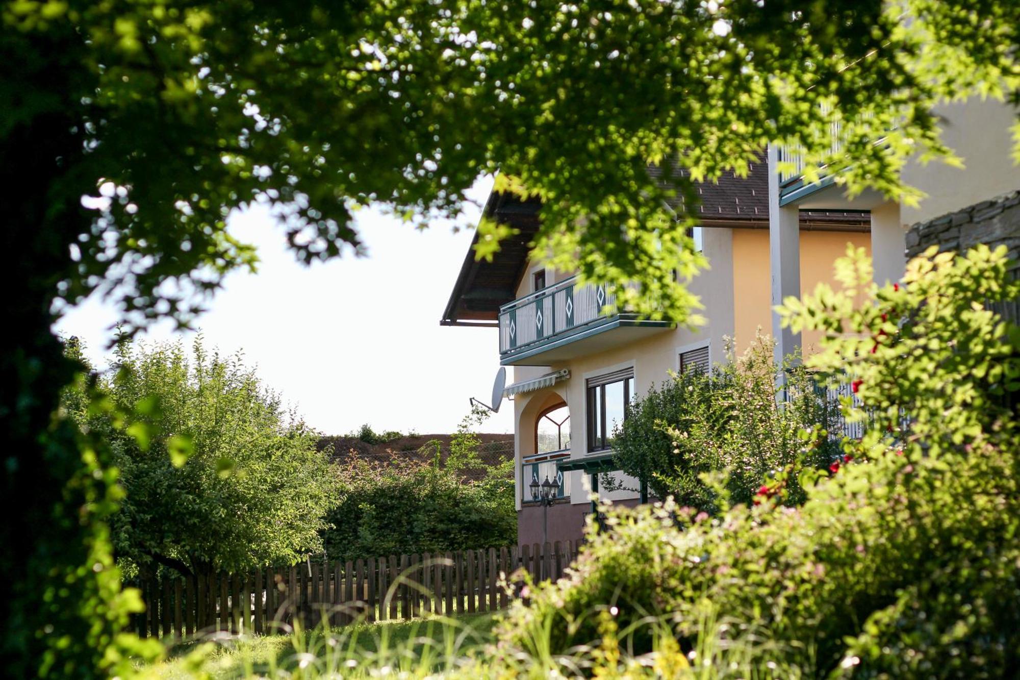 Self-Check In Apartmenthotel Seeglueck Pörtschach am Wörthersee Eksteriør billede